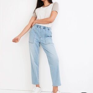 Madewell Women’s Pull on Relaxed Jeans 
Size extra small